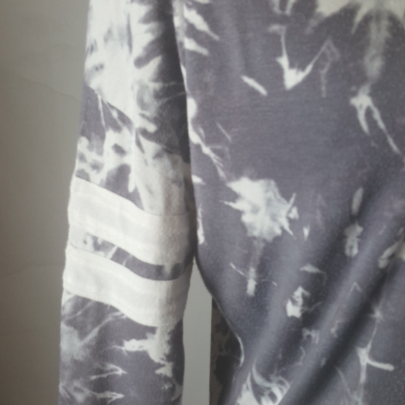 Pink Rose Hooded Shirt - Picture 4 of 11